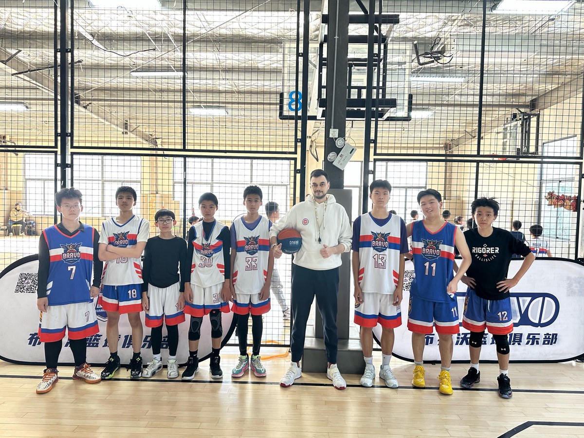 青少年学生篮球训练营秦屿